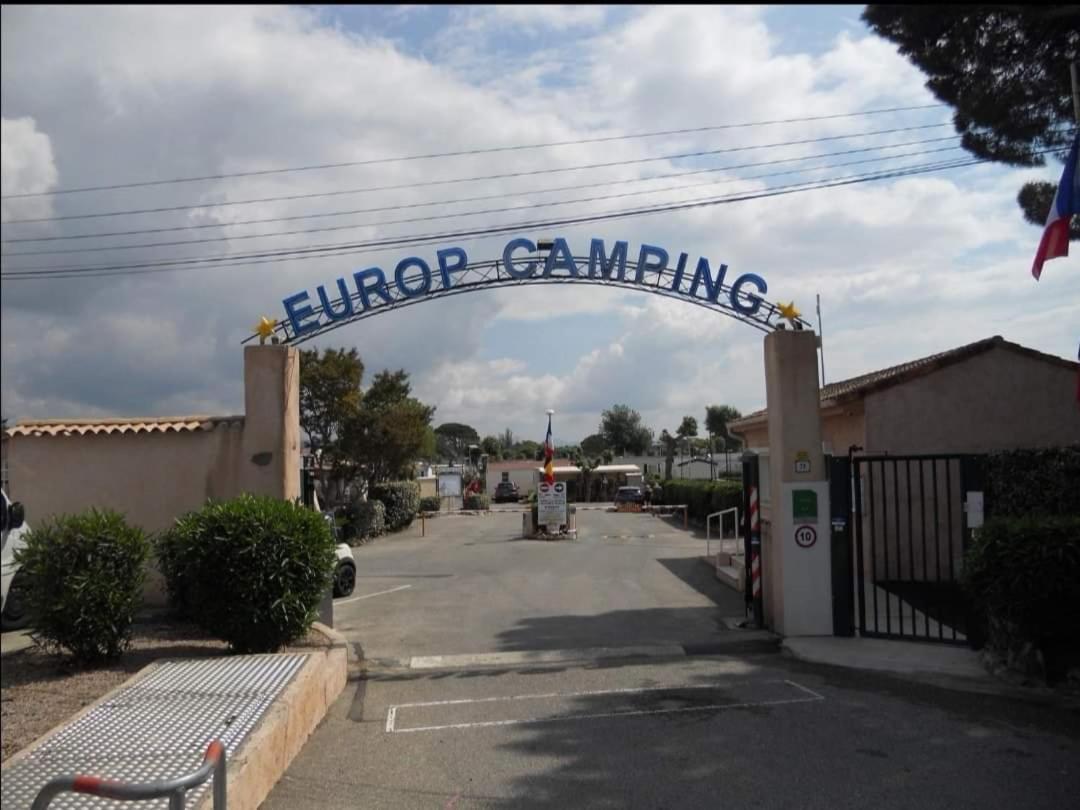 Vacances Familiales Dans Camping Avec Piscine Fréjus 外观 照片